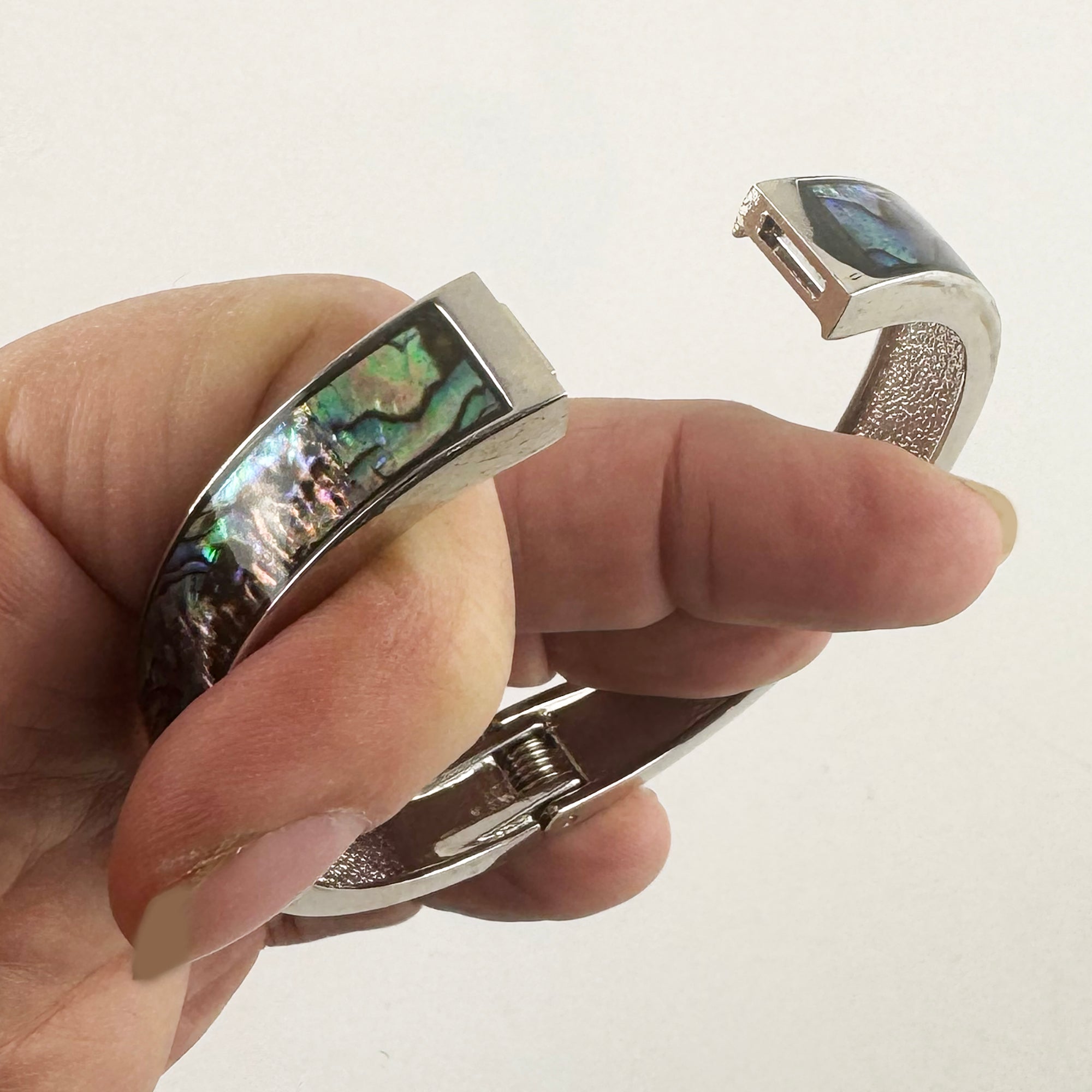 New Zealand Paua Magnetic Hinged Bangle - ShopNZ
