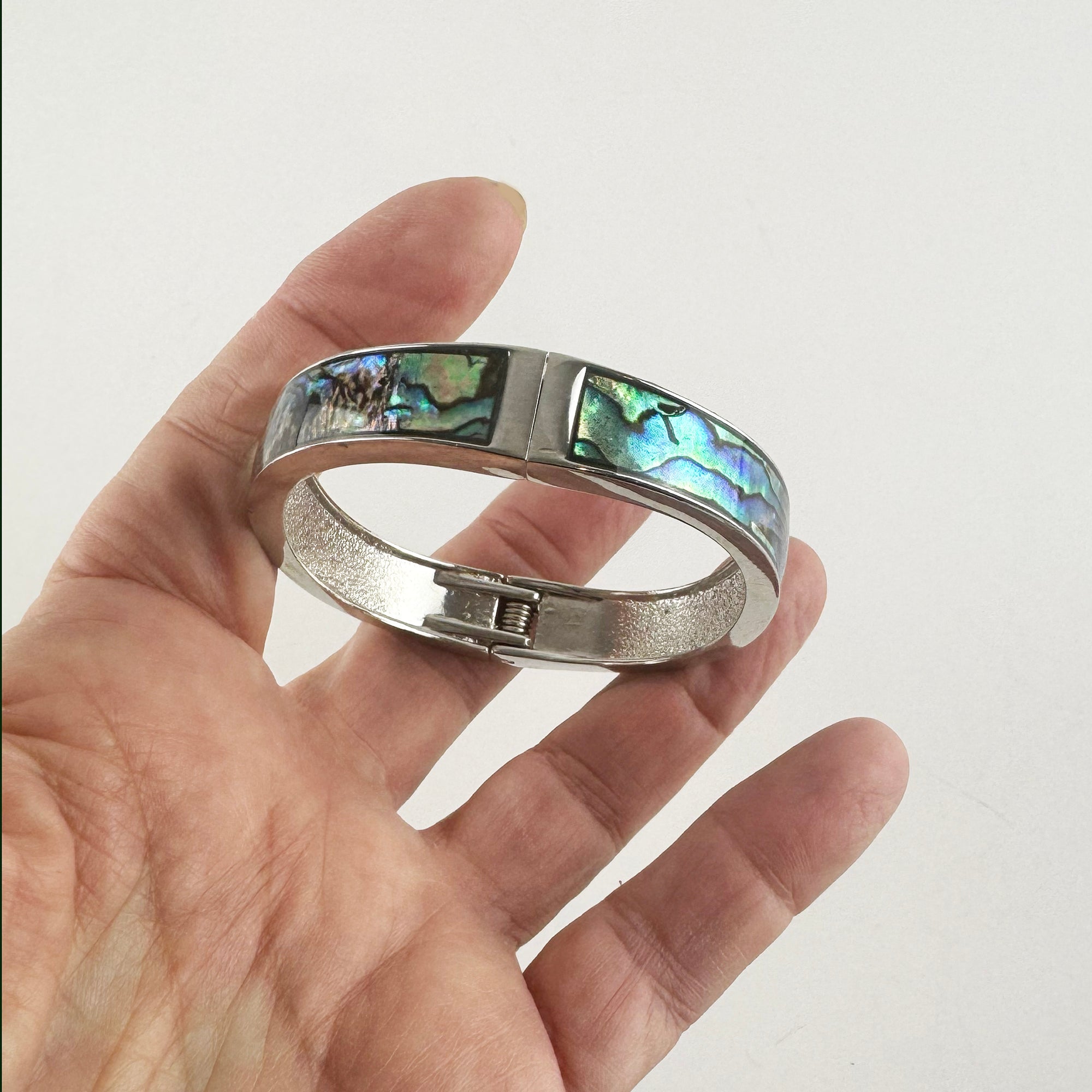 New Zealand Paua Magnetic Hinged Bangle - ShopNZ