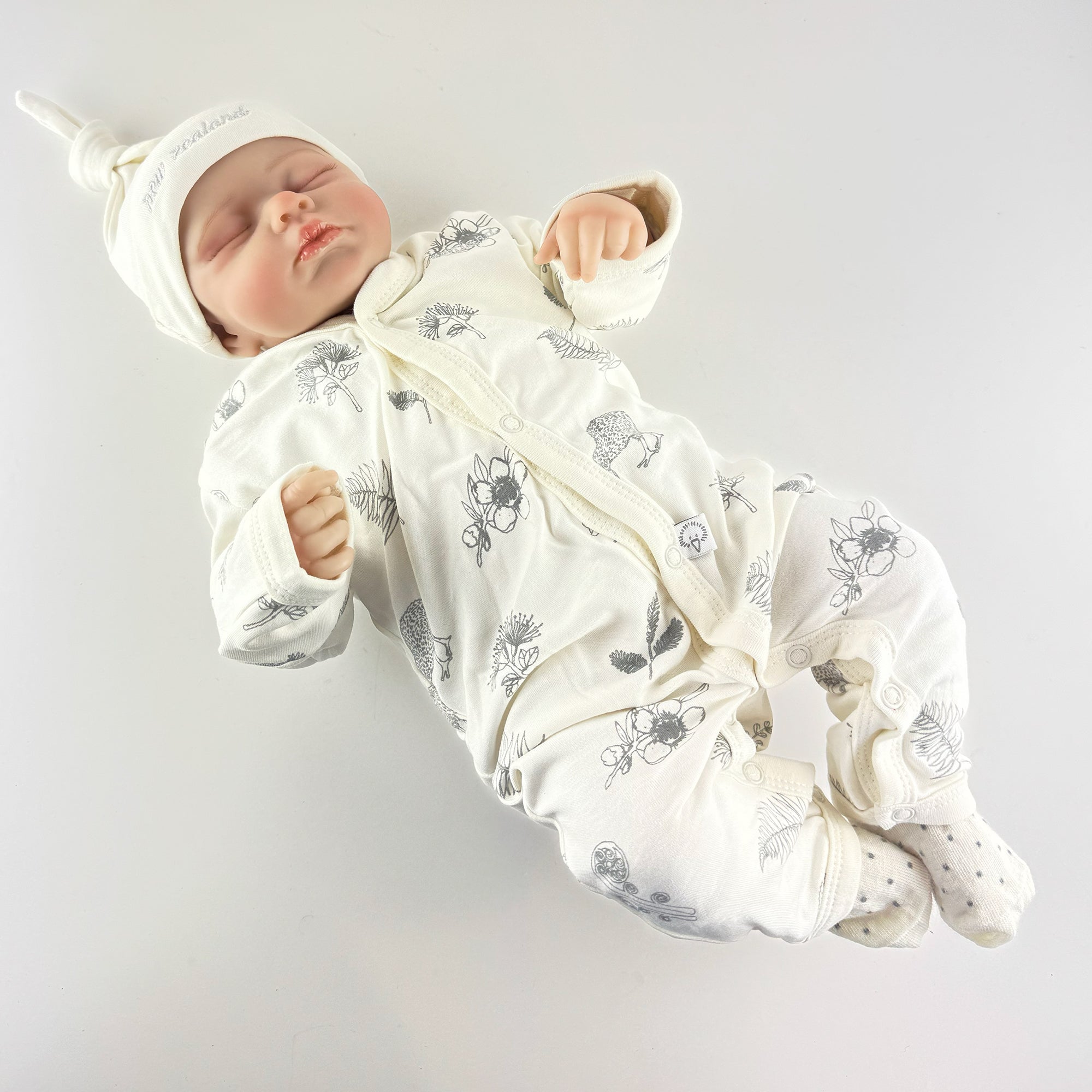 Souvenir Newborn Baby Romper Set Blanket and Kiwi Toy Gift Box - ShopNZ