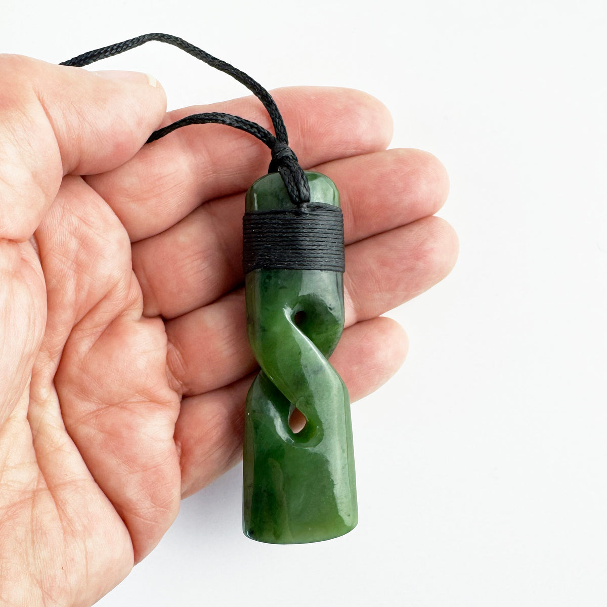 Beautiful 7cm Genuine NZ Greenstone Toki with Twist Necklace