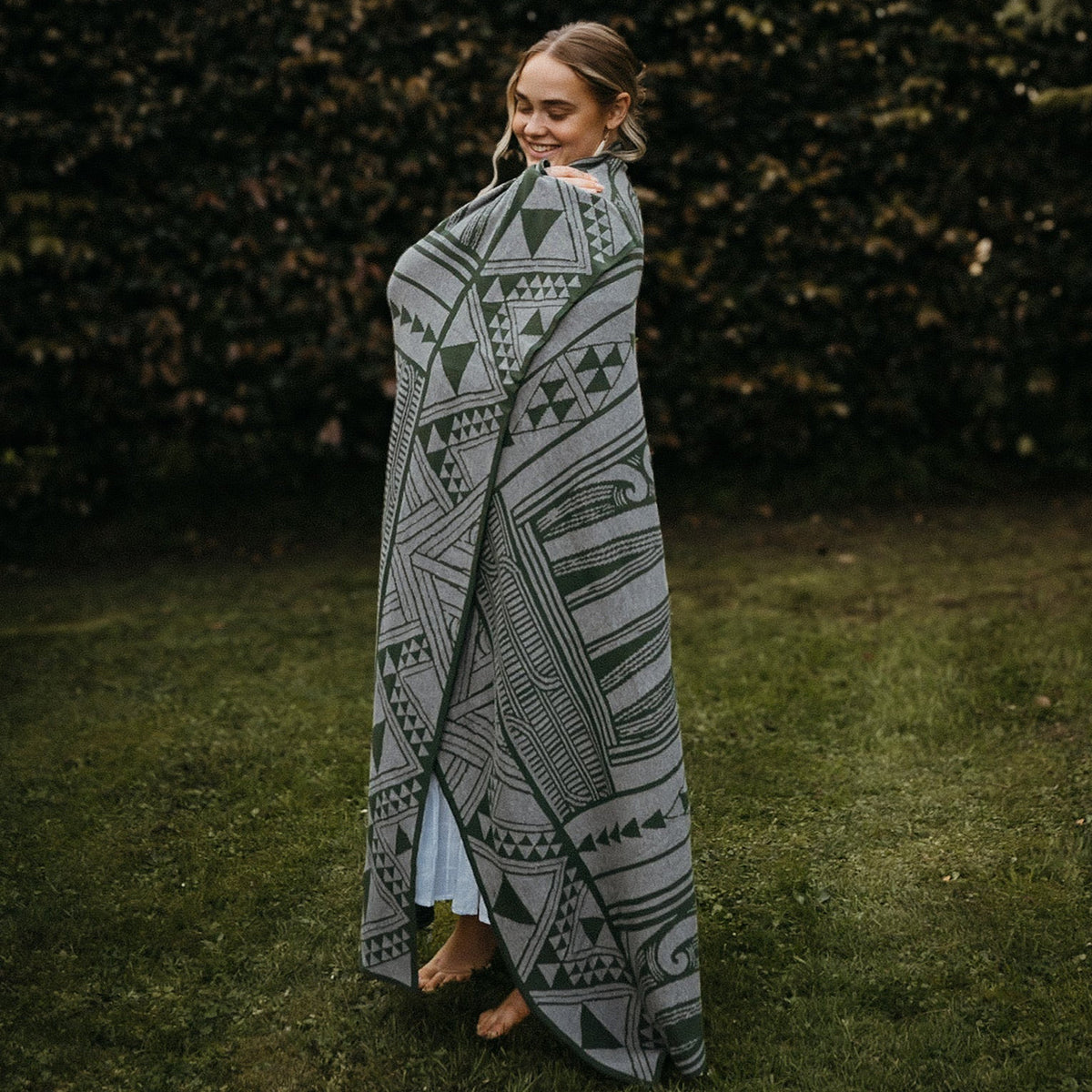 Maori Blanket Paraikete - Green and Grey Kotahitanga Throw