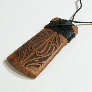 Exquisite NZ Maori Made Native Timber Toki Necklace - ShopNZ