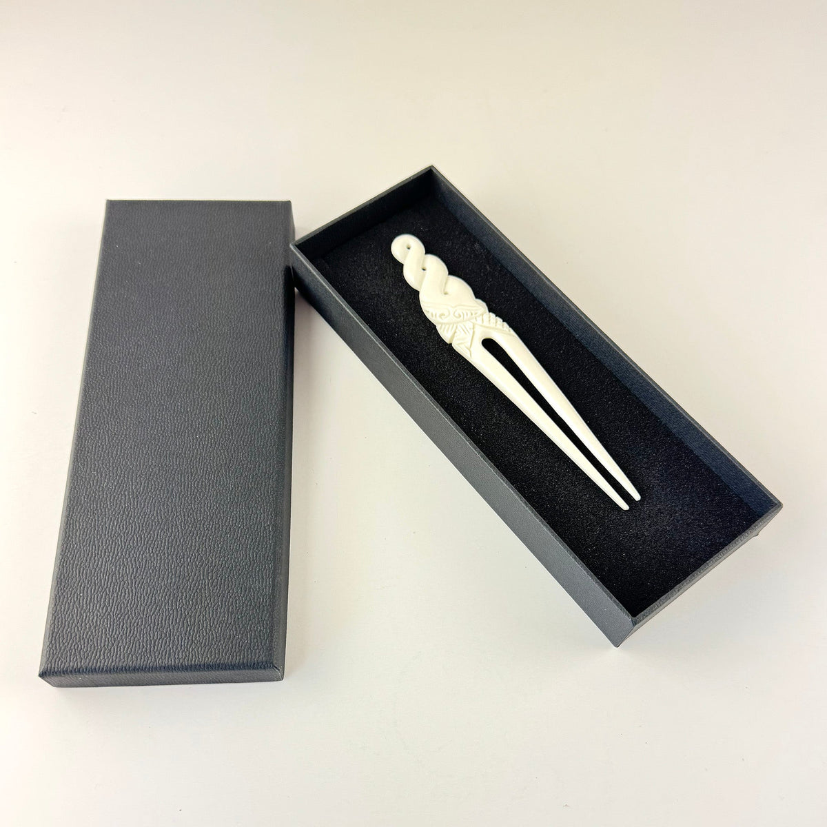 Maori Bone Heru Comb with Pikorua Double Twist - ShopNZ