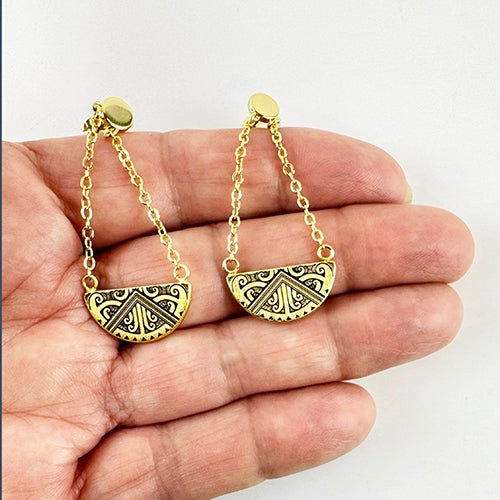 Māori Maunga - nui Great Mountain Kōuma Breastplate Earrings - ShopNZ