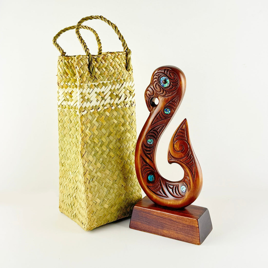 Matau Hook NZ Māori Trophy - ShopNZ