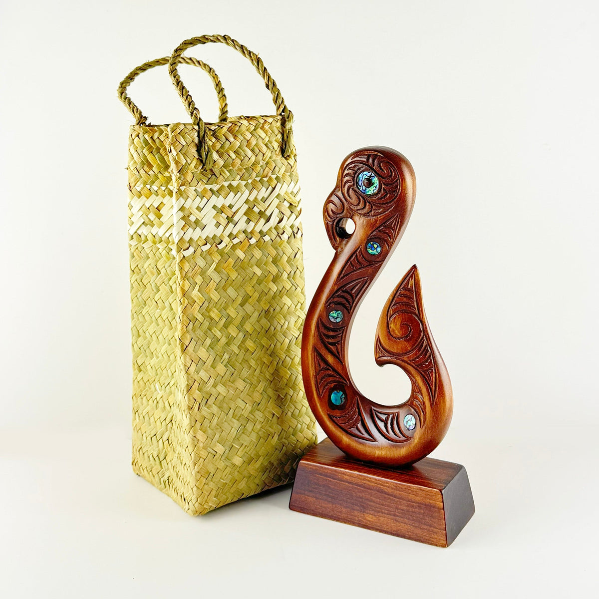 Matau Hook NZ Māori Trophy - ShopNZ