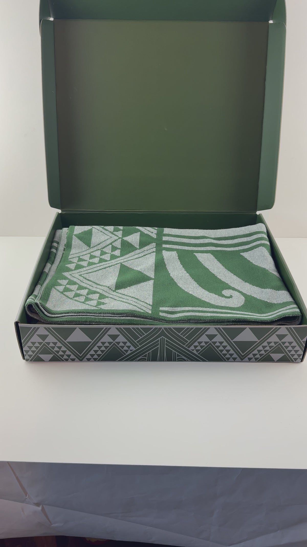 Maori Blanket Paraikete - Green and Grey Kotahitanga Throw