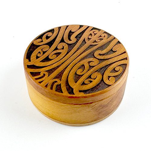 Rimu Round Jewellery Box with Maori Mangopare Tattoo Carving - ShopNZ