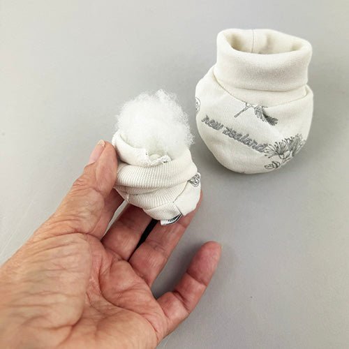 Souvenir Newborn Baby Romper Set Blanket and Kiwi Toy Gift Box - ShopNZ