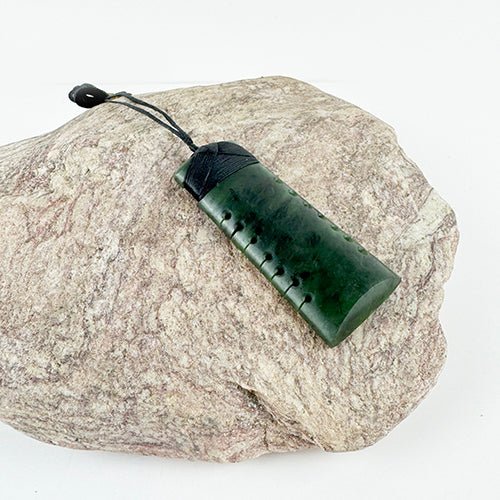 Stunning Genuine NZ Greenstone Toki Necklace with Notching - ShopNZ