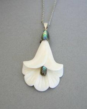 New Zealand Bone and Paua Flower Necklace - ShopNZ